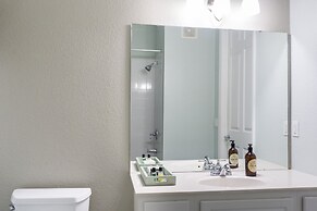 Casa Magnolias Deluxe 3 Bedroom Condo by RedAwning