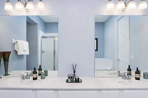 Casa Magnolias Deluxe 3 Bedroom Condo by RedAwning