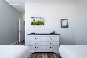 Casa Bella Townhome 3 Bedroom Condo by RedAwning