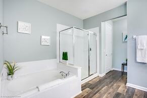 Renata's Waterscape Deluxe 3 Bedroom Condo by RedAwning