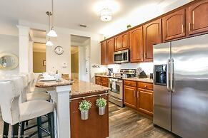 Renata's Waterscape Deluxe 3 Bedroom Condo by RedAwning