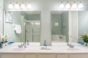 Renata's Waterscape Deluxe 3 Bedroom Condo by RedAwning