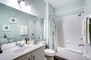 Renata's Waterscape Deluxe 3 Bedroom Condo by RedAwning