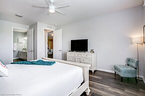 Renata's Waterscape Deluxe 3 Bedroom Condo by RedAwning