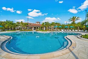 Renata's Waterscape Deluxe 3 Bedroom Condo by RedAwning