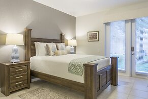 Casa Nova Deluxe Townhome 3 Bedroom Townhouse by RedAwning