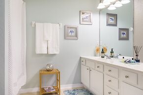 Casa Nova Deluxe Townhome 3 Bedroom Townhouse by RedAwning