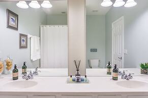 Casa Nova Deluxe Townhome 3 Bedroom Townhouse by RedAwning