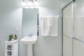 Casa Nova Deluxe Townhome 3 Bedroom Townhouse by RedAwning