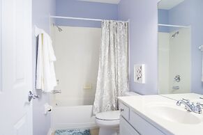 Casa Nova Deluxe Townhome 3 Bedroom Townhouse by RedAwning