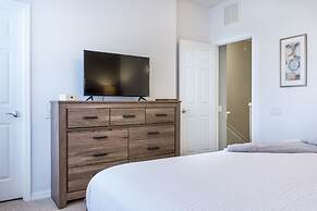 Casa Nova Deluxe Townhome 3 Bedroom Townhouse by RedAwning