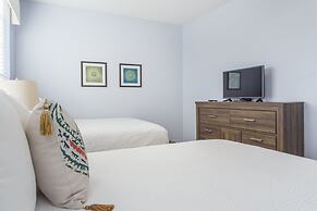 Casa Nova Deluxe Townhome 3 Bedroom Townhouse by RedAwning