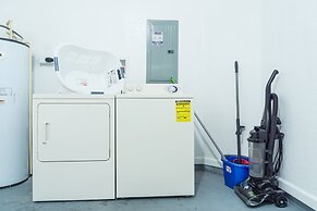 Oasis Escape Townhome 3 Bedroom Condo by Redawning