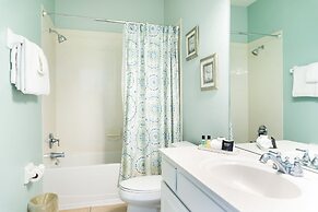 Oasis Escape Townhome 3 Bedroom Condo by Redawning