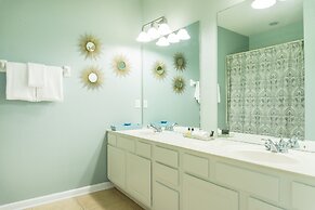 Oasis Escape Townhome 3 Bedroom Condo by Redawning