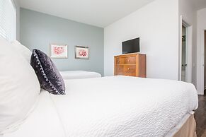 Oasis Escape Townhome 3 Bedroom Condo by Redawning