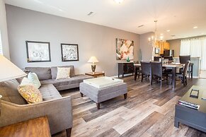 Oasis Escape Townhome 3 Bedroom Condo by Redawning