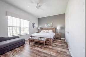 Casa Toscana Deluxe 3 Bedroom Condo by RedAwning