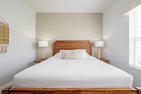 Casa Toscana Deluxe 3 Bedroom Condo by RedAwning