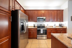 Casa Toscana Deluxe 3 Bedroom Condo by RedAwning