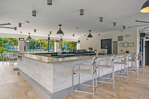 Tropical Dreams Townhome 3 Bedroom Condo by RedAwning