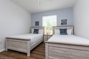 Casa Magna Deluxe 3 Bedroom Condo by RedAwning