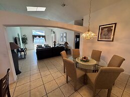 Fl Special!! Daisy's Den 5 Bedroom Villa by RedAwning