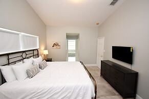 Greater Groves - 5 Bedrooms House w/pool-5202GG Home by RedAwning