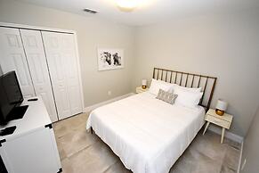 Greater Groves - 5 Bedrooms House w/pool-5202GG Home by RedAwning