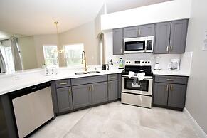 Greater Groves - 5 Bedrooms House w/pool-5202GG Home by RedAwning