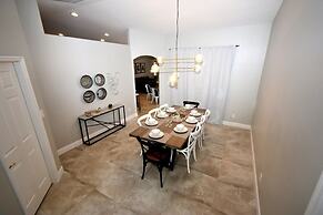 Greater Groves - 5 Bedrooms House w/pool-5202GG Home by RedAwning