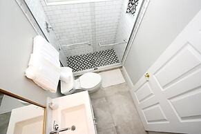 Greater Groves - 5 Bedrooms House w/pool-5202GG Home by RedAwning