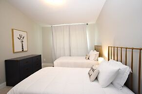 Greater Groves - 5 Bedrooms House w/pool-5202GG Home by RedAwning