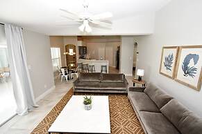 Greater Groves - 5 Bedrooms House w/pool-5202GG Home by RedAwning