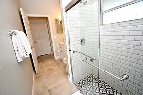 Greater Groves - 5 Bedrooms House w/pool-5202GG Home by RedAwning