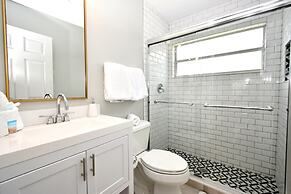 Greater Groves - 5 Bedrooms House w/pool-5202GG Home by RedAwning