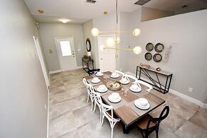 Greater Groves - 5 Bedrooms House w/pool-5202GG Home by RedAwning