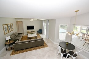 Greater Groves - 5 Bedrooms House w/pool-5202GG Home by RedAwning