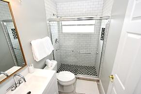 Greater Groves - 5 Bedrooms House w/pool-5202GG Home by RedAwning