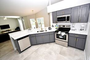 Greater Groves - 5 Bedrooms House w/pool-5202GG Home by RedAwning