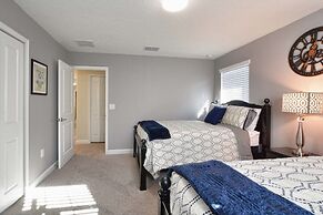 Solterra - 5 Bedrooms House w/pool-7035SR Home by RedAwning