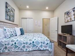 Windsor at Westside-6 Bedrooms House w/pool-3721WW Home by RedAwning