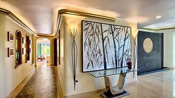 Luxury Beach Frontage Villa For Rent