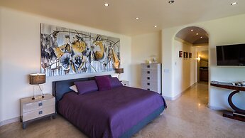 Luxury Beach Frontage Villa For Rent