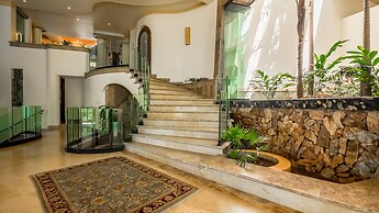 Luxury Beach Frontage Villa For Rent