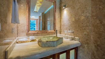 Luxury Beach Frontage Villa For Rent