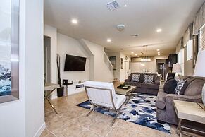 Windsor at Westside-5 Bedrooms House w/pool-3715WW Home by RedAwning