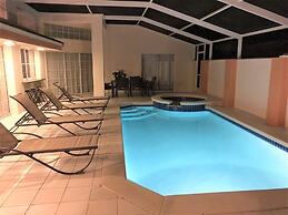 Sunset 4 Bedroom Villa by RedAwning