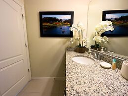 Beautiful Brand New 5 Bed With Pool And Spa (2481 5 Bedroom Villa by R