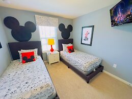 Beautiful Brand New 5 Bed With Pool And Spa (2481 5 Bedroom Villa by R